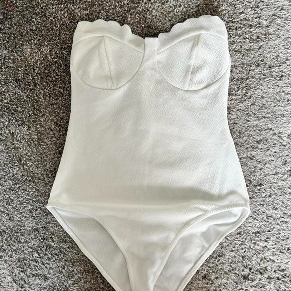 Boohoo Petite Tops - White scalloped bodysuit